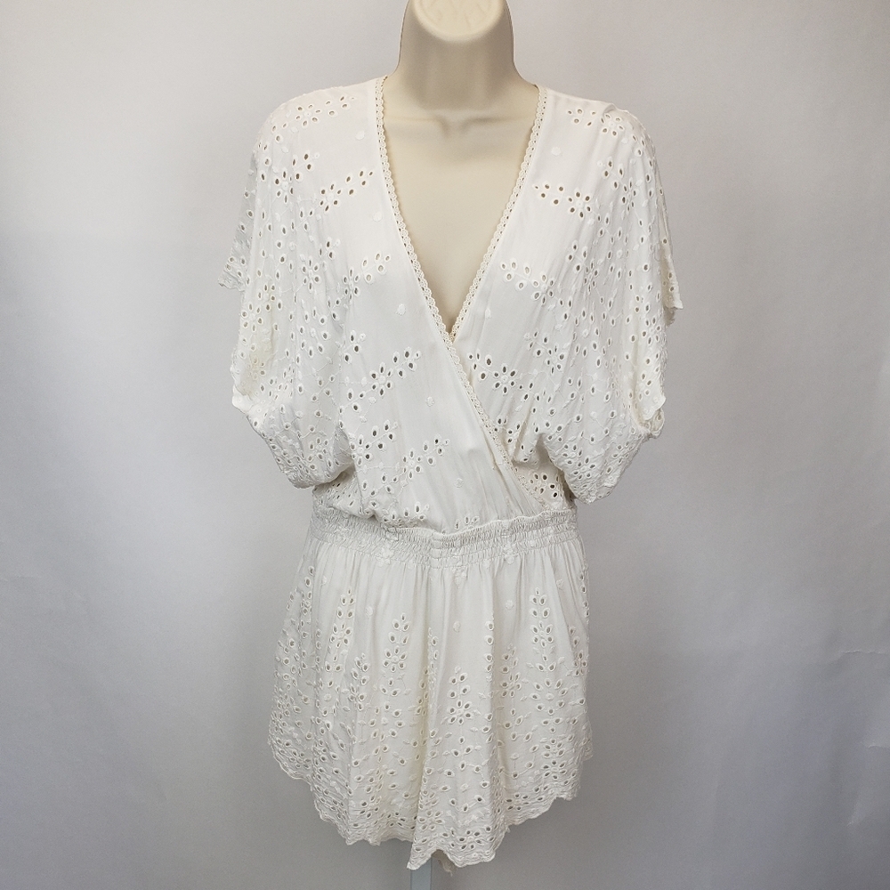Tobi White Romper eyelet v-neck scallop edges size small - Picture 2 of 11